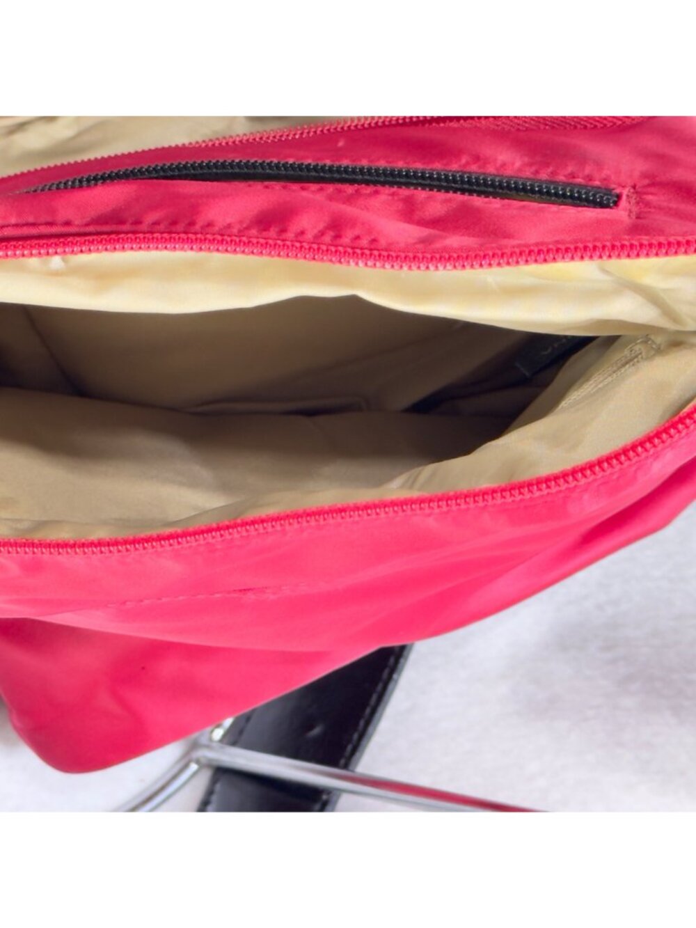 Giani Bernini Red Crossbody Nylon Shoulder Bag Adjustable Black Strap Zip Close - Picture 14 of 16